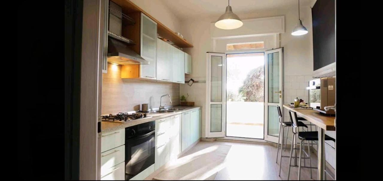 Villa Aurelia - Seafront Apartment With Terrace クアルトゥ・サンテーレナ エクステリア 写真