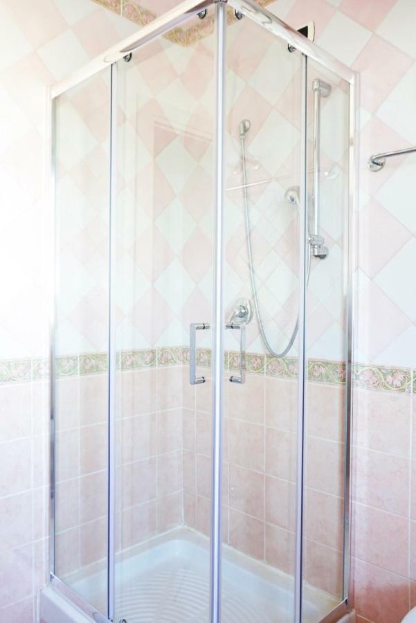 Villa Aurelia - Seafront Apartment With Terrace クアルトゥ・サンテーレナ エクステリア 写真